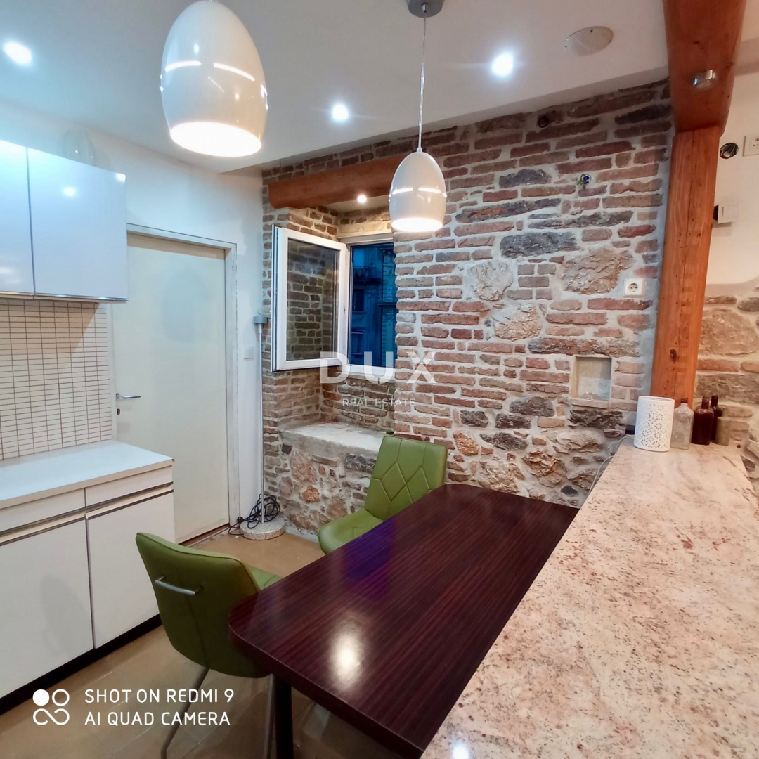 RIJEKA, CENTRO - OTTIMA OPPORTUNITÀ DI INVESTIMENTO con ristrutturazione iniziata