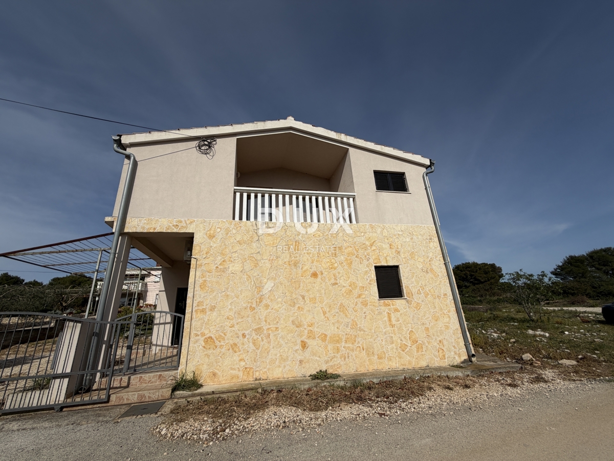 SAN FILIPPO I JAKOV – Casa con vista mare, in posizione tranquilla!