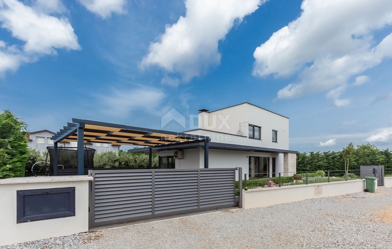 ISTRIA, VIŠNJAN - Moderna villa con piscina