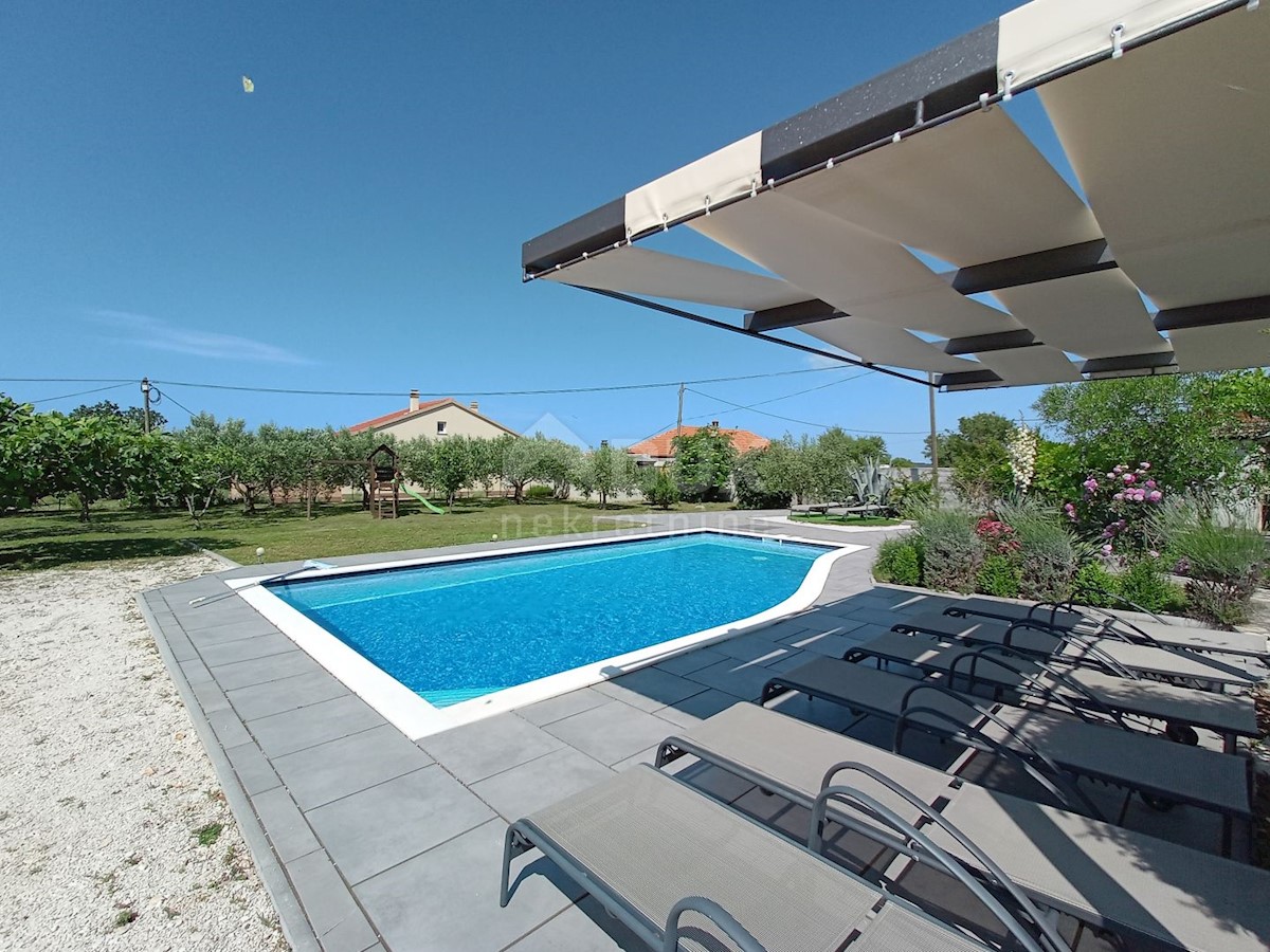 ZADAR, DEBELJAK - Bella villa con piscina