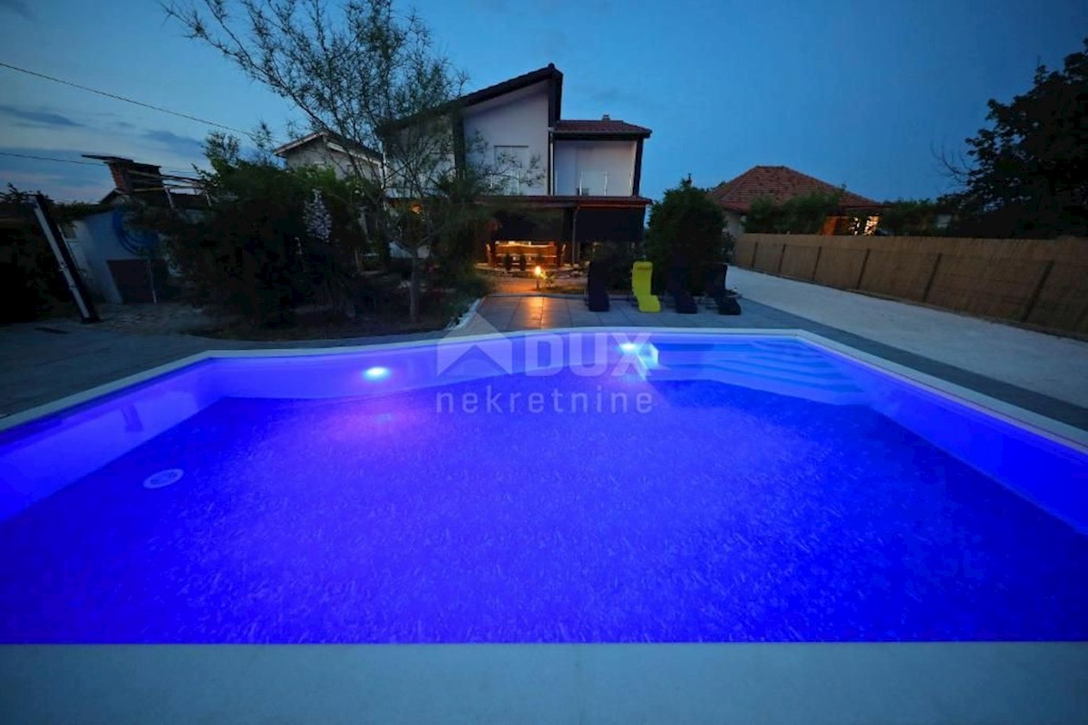 ZADAR, DEBELJAK - Bella villa con piscina