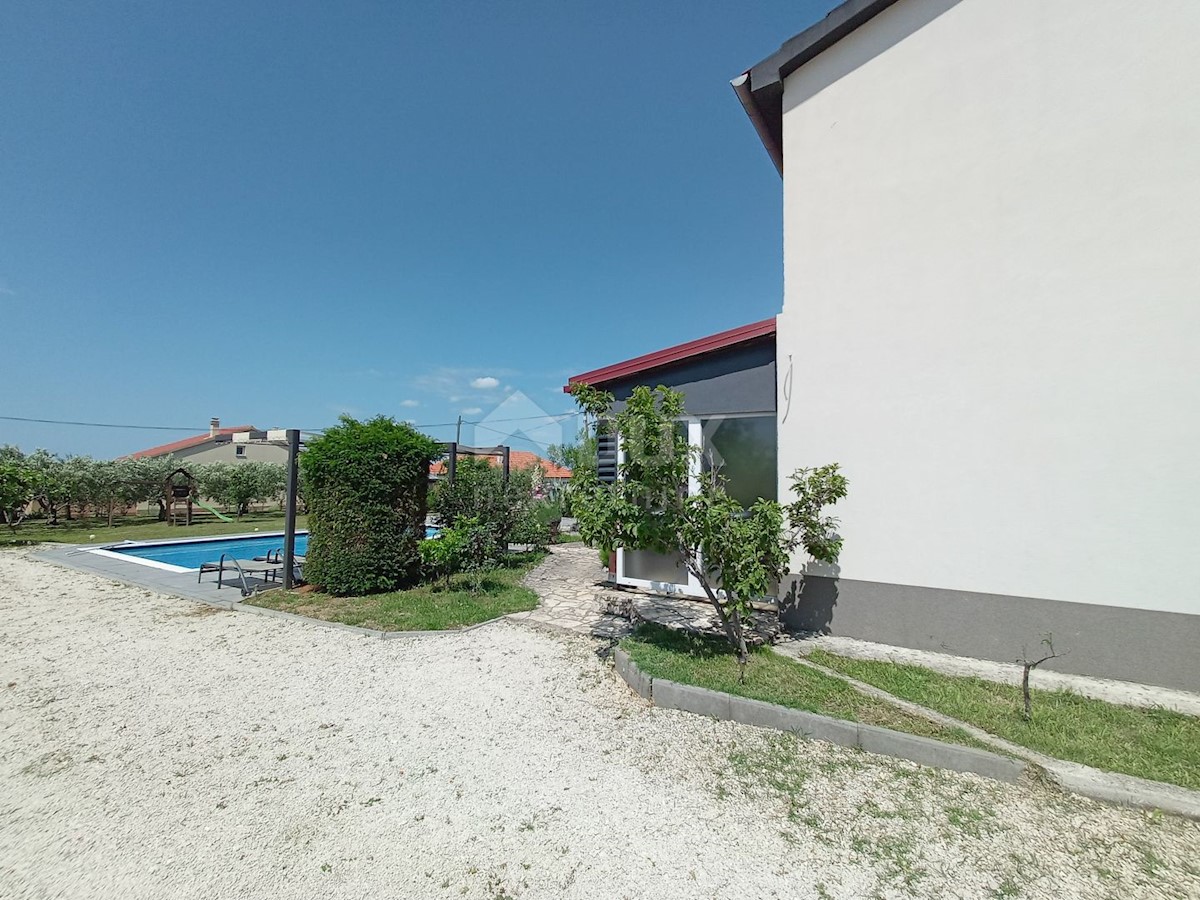 ZADAR, DEBELJAK - Bella villa con piscina