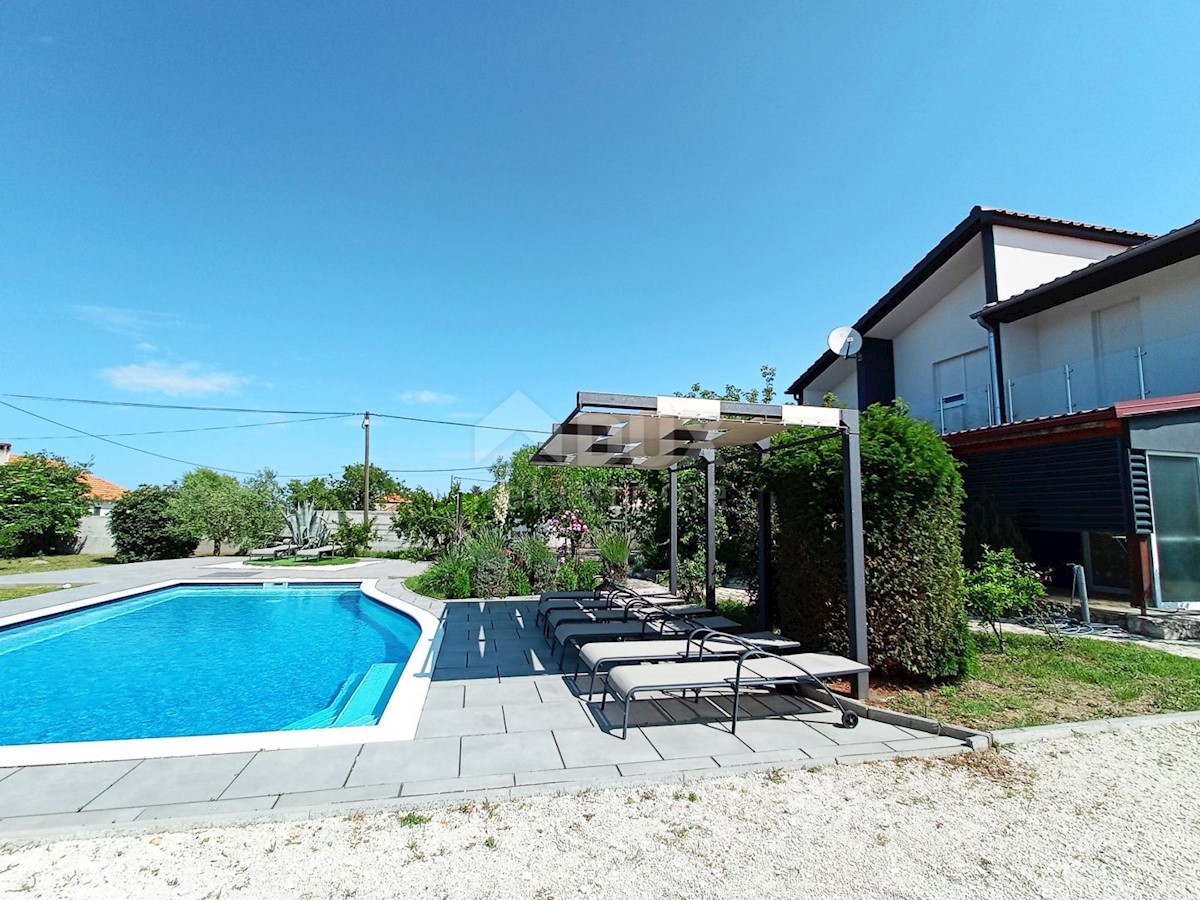 ZADAR, DEBELJAK - Bella villa con piscina