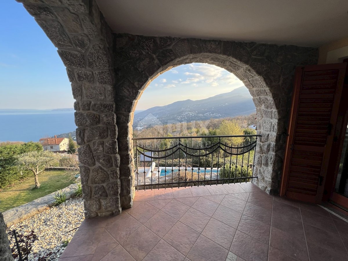 OPATIJA, POLJANE - Villa rustica di 300m2 con vista panoramica sul Golfo del Quarnero