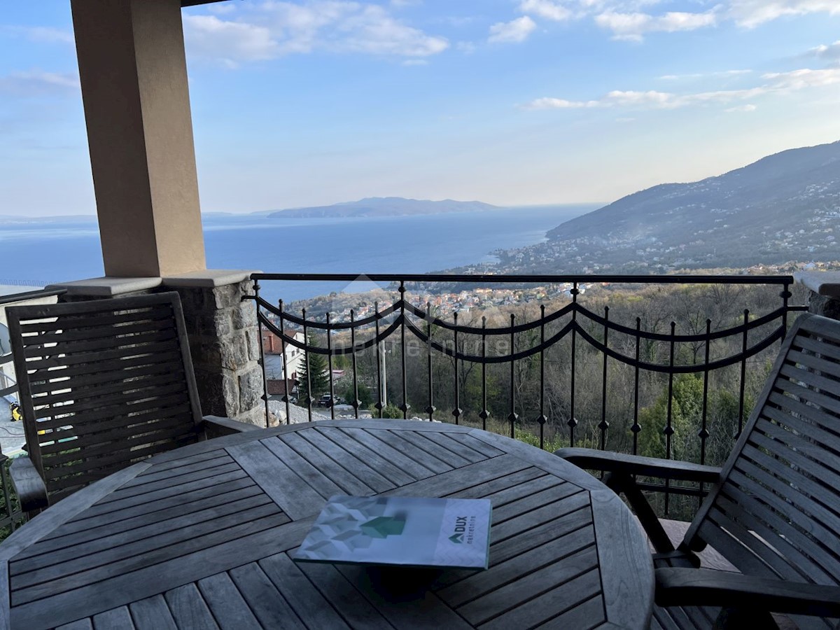 OPATIJA, POLJANE - Villa rustica di 300m2 con vista panoramica sul Golfo del Quarnero