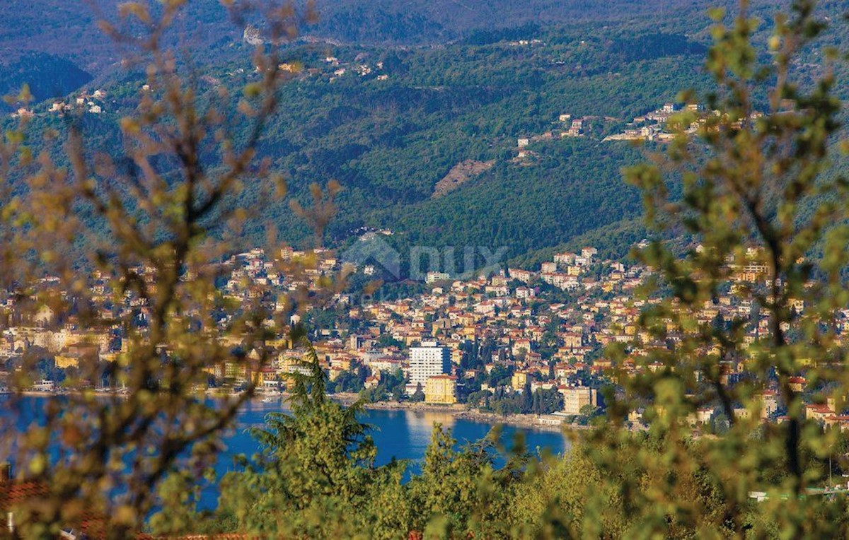 RIJEKA, SRDOČI - Casa su 3 piani in un ambiente tranquillo con vista mare