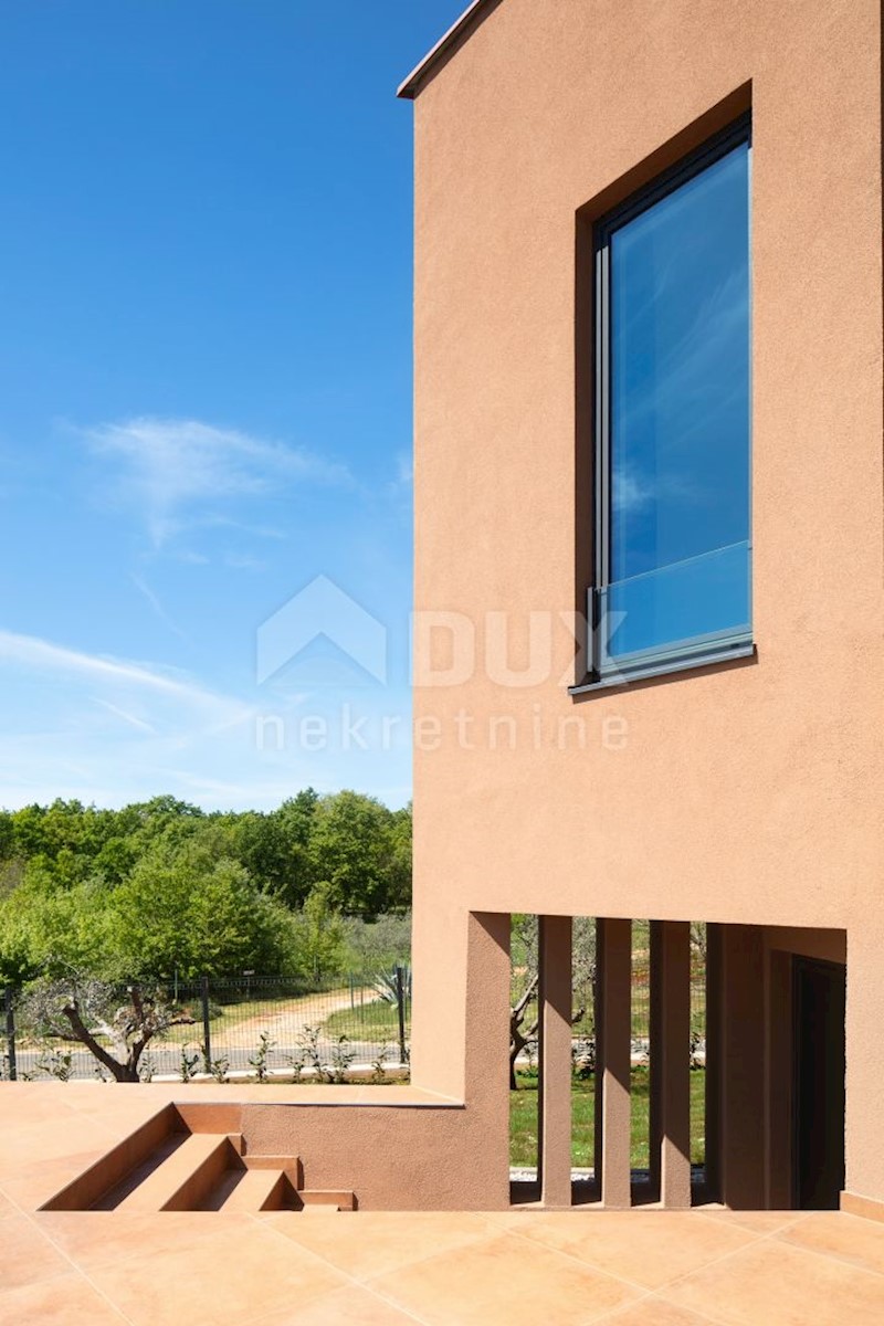 ISTRIA, NOVIGRAD - Casa dal design moderno con piscina