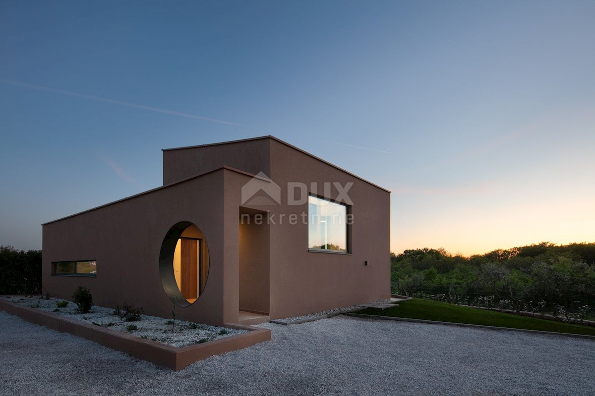 ISTRIA, NOVIGRAD - Casa dal design moderno con piscina