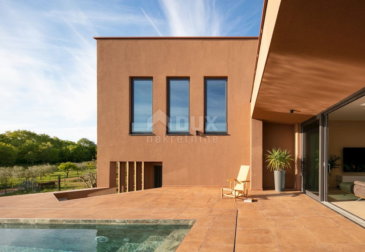 ISTRIA, NOVIGRAD - Casa dal design moderno con piscina