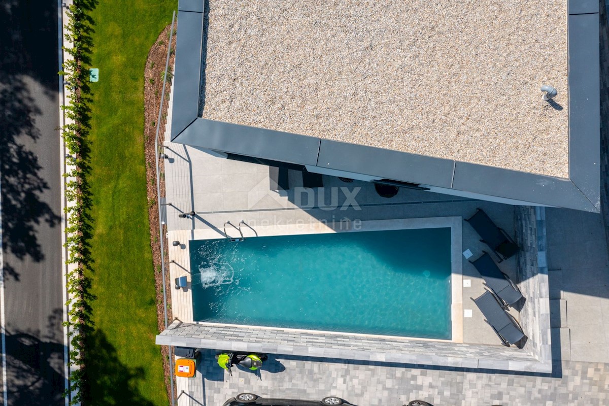 OPATIJA, MOŠĆENIČKA DRAGA - moderna villa bifamiliare con piscina a 500 metri dalla spiaggia, investimento perfetto