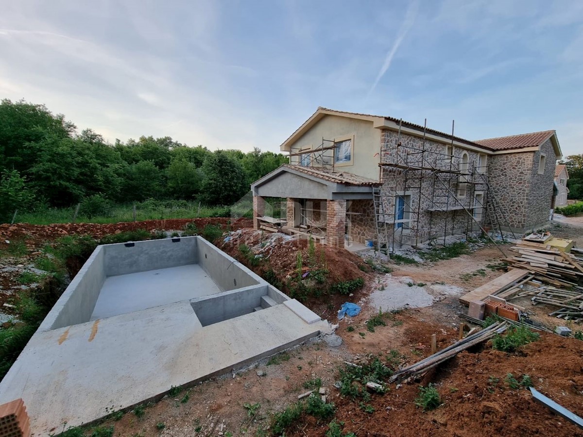 ISOLA DI KRK, RISIKA - Nuova costruzione! Spaziosa casa bifamiliare in pietra con piscina