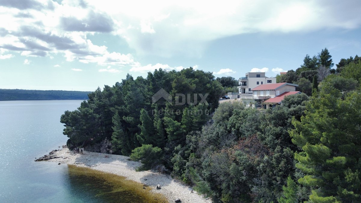 ZADAR, POSEDARJE - Bella casa a schiera, 1a fila al mare