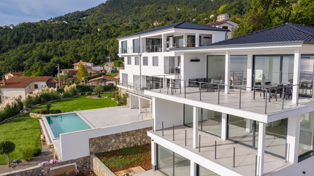 LOVRAN - LIGANJ - appartamento in villa con piscina 97m2 + terrazzo 26m2 con vista panoramica sul mare + ambiente 41m2