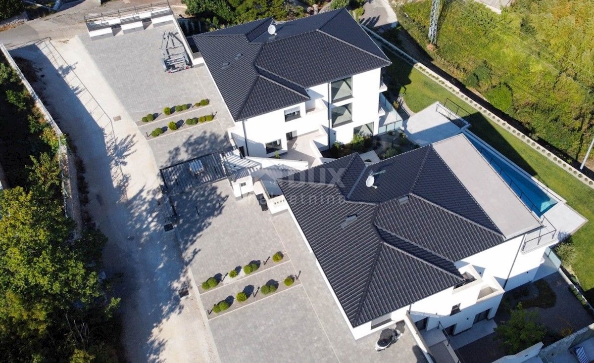 LOVRAN - LIGANJ - appartamento in villa con piscina 97m2 + terrazzo 26m2 con vista panoramica sul mare + ambiente 41m2