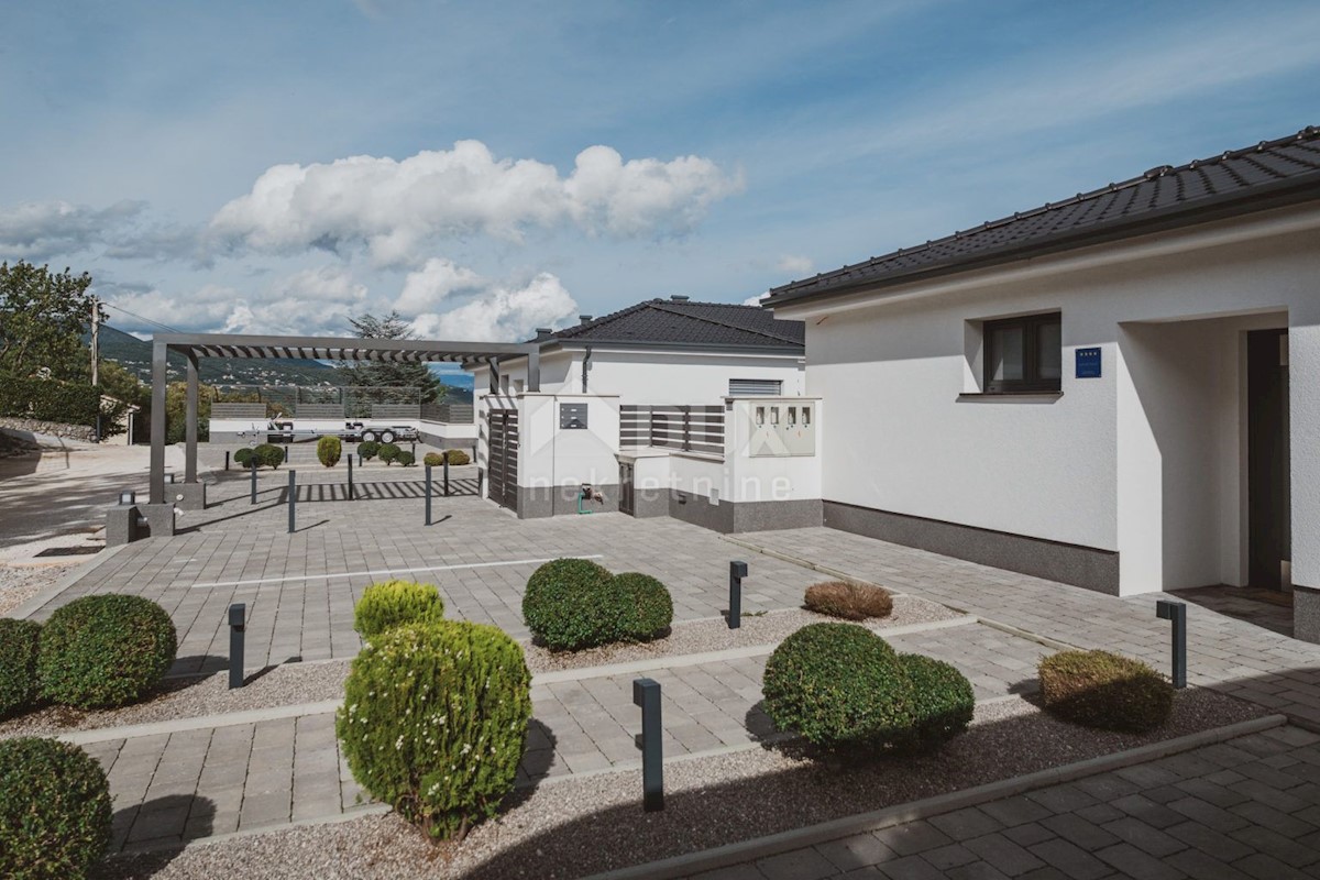 LOVRAN - LIGANJ - appartamento in villa con piscina 97m2 + terrazzo 26m2 con vista panoramica sul mare + ambiente 41m2