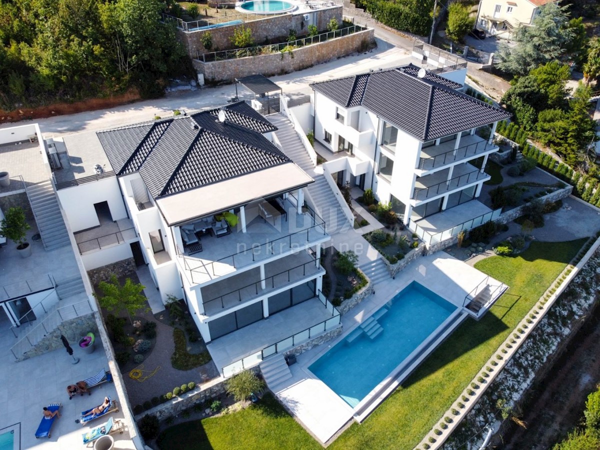 LOVRAN - LIGANJ - appartamento in villa con piscina 97m2 + terrazzo 26m2 con vista panoramica sul mare + ambiente 41m2