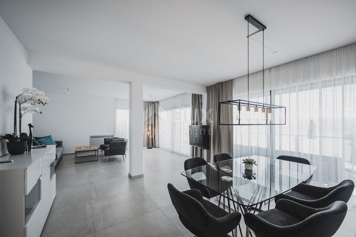 LOVRAN - LIGANJ - appartamento in villa con piscina 97m2 + terrazzo 26m2 con vista panoramica sul mare + ambiente 41m2