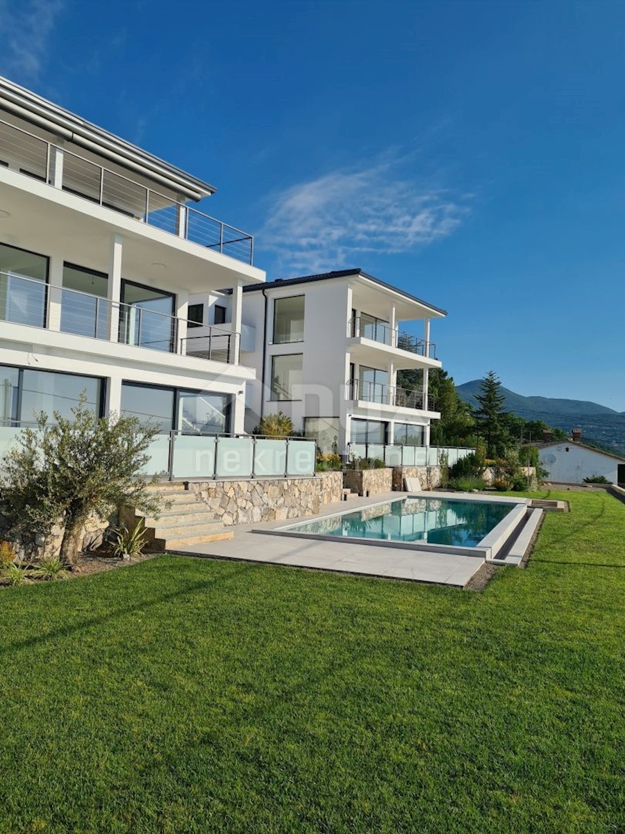 LOVRAN - LIGANJ - appartamento in villa con piscina 97m2 + terrazzo 26m2 con vista panoramica sul mare + ambiente 41m2