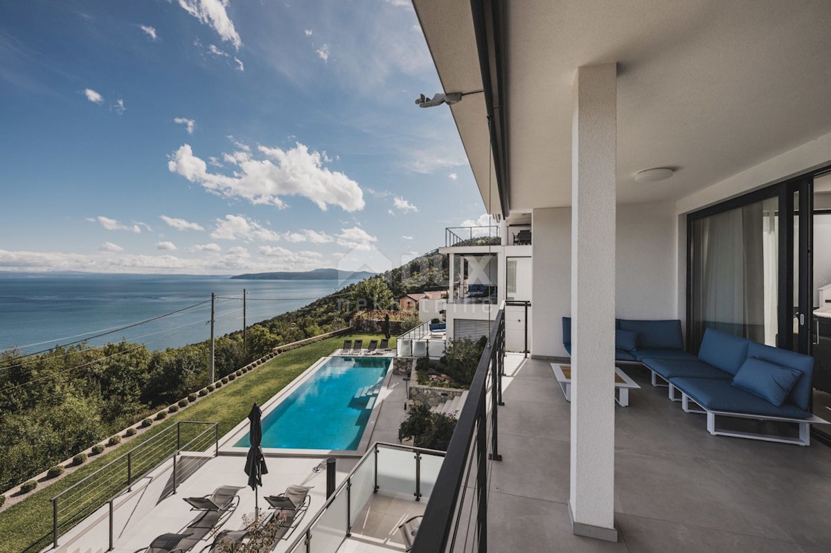 LOVRAN - LIGANJ - appartamento in villa con piscina 97m2 + terrazzo 26m2 con vista panoramica sul mare + ambiente 41m2