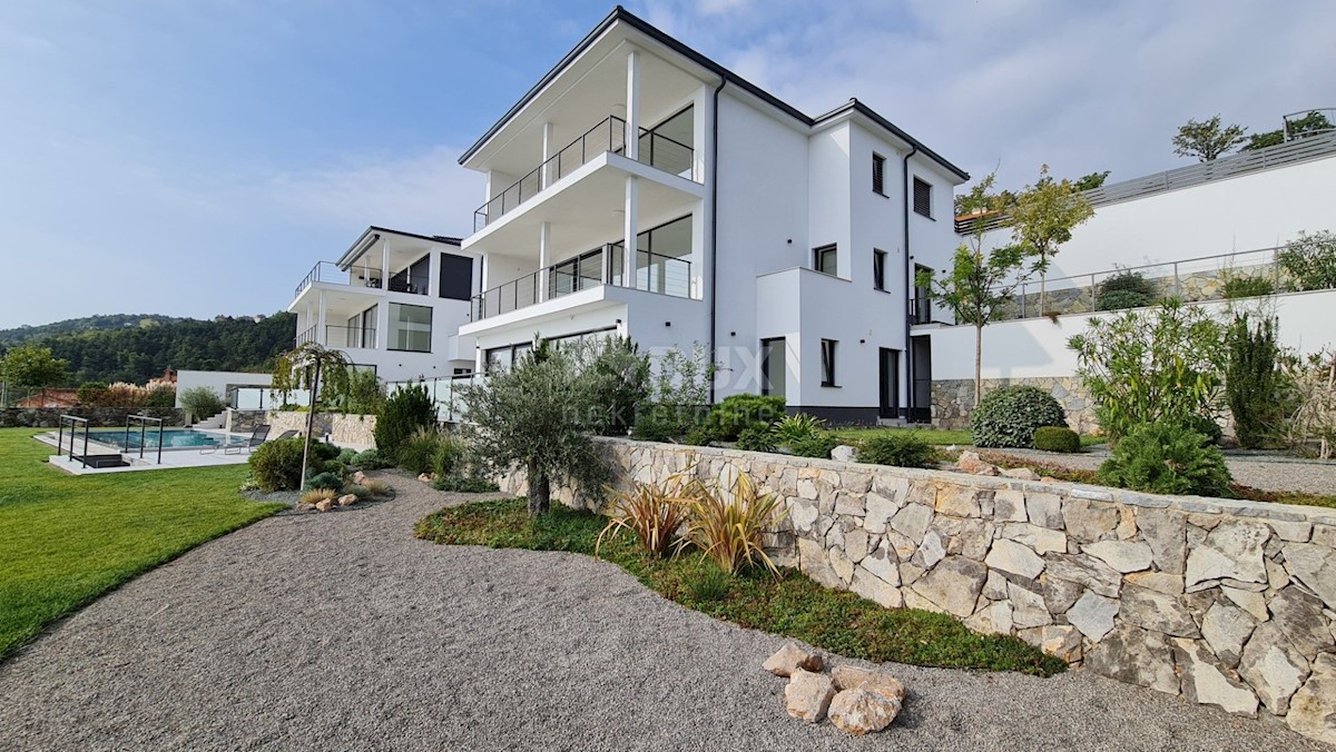 LOVRAN - LIGANJ - appartamento in villa con piscina 97m2 + terrazzo 26m2 con vista panoramica sul mare + ambiente 41m2