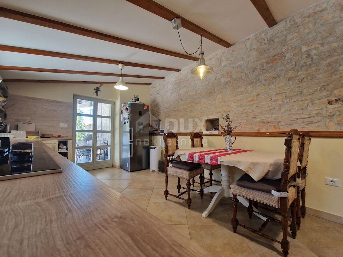 ISTRIA, SVETVINČENAT - Casa istriana in pietra con un appartamento aggiuntivo in una posizione tranquilla