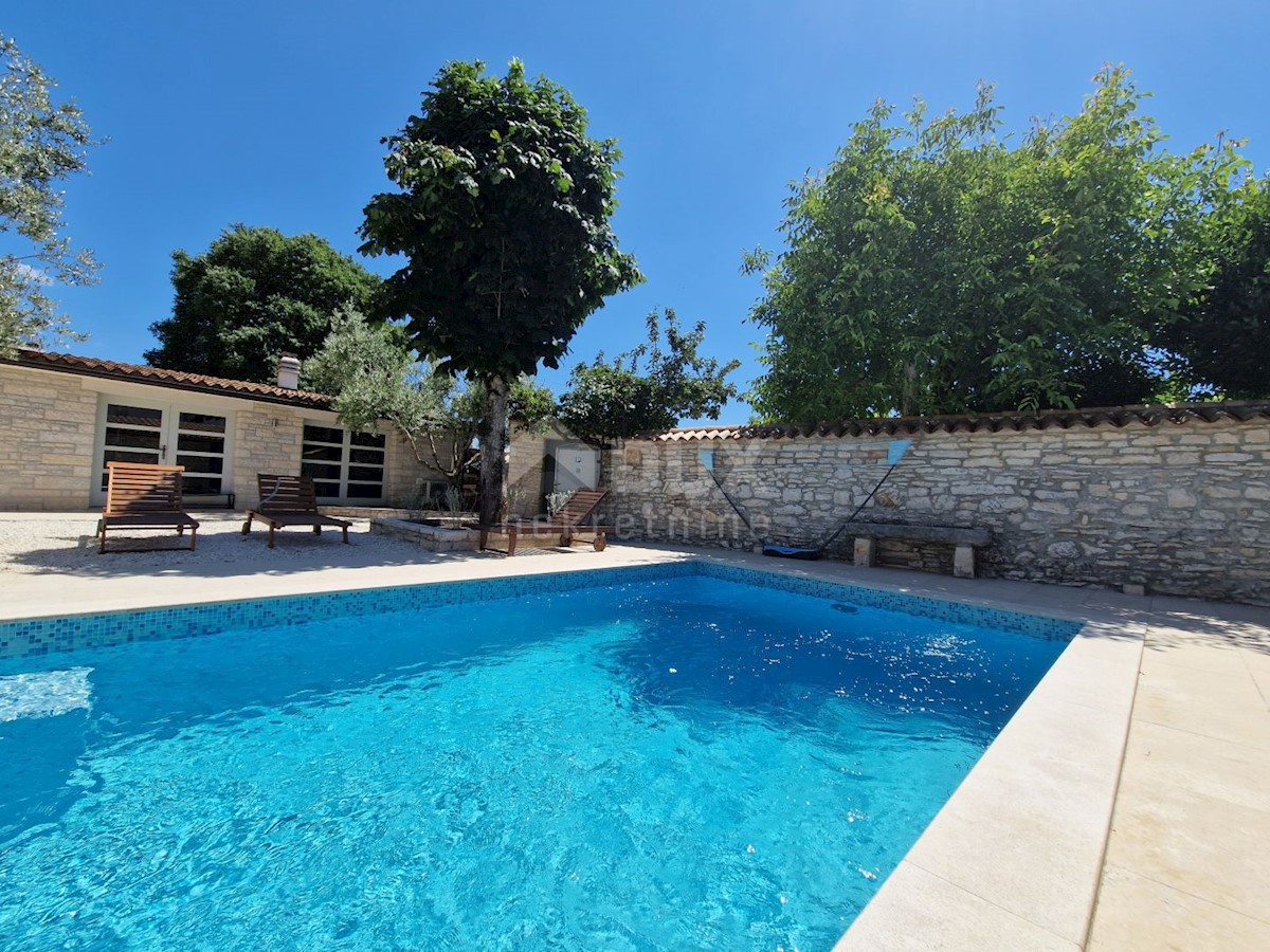 ISTRIA, SVETVINČENAT - Casa istriana in pietra con un appartamento aggiuntivo in una posizione tranquilla