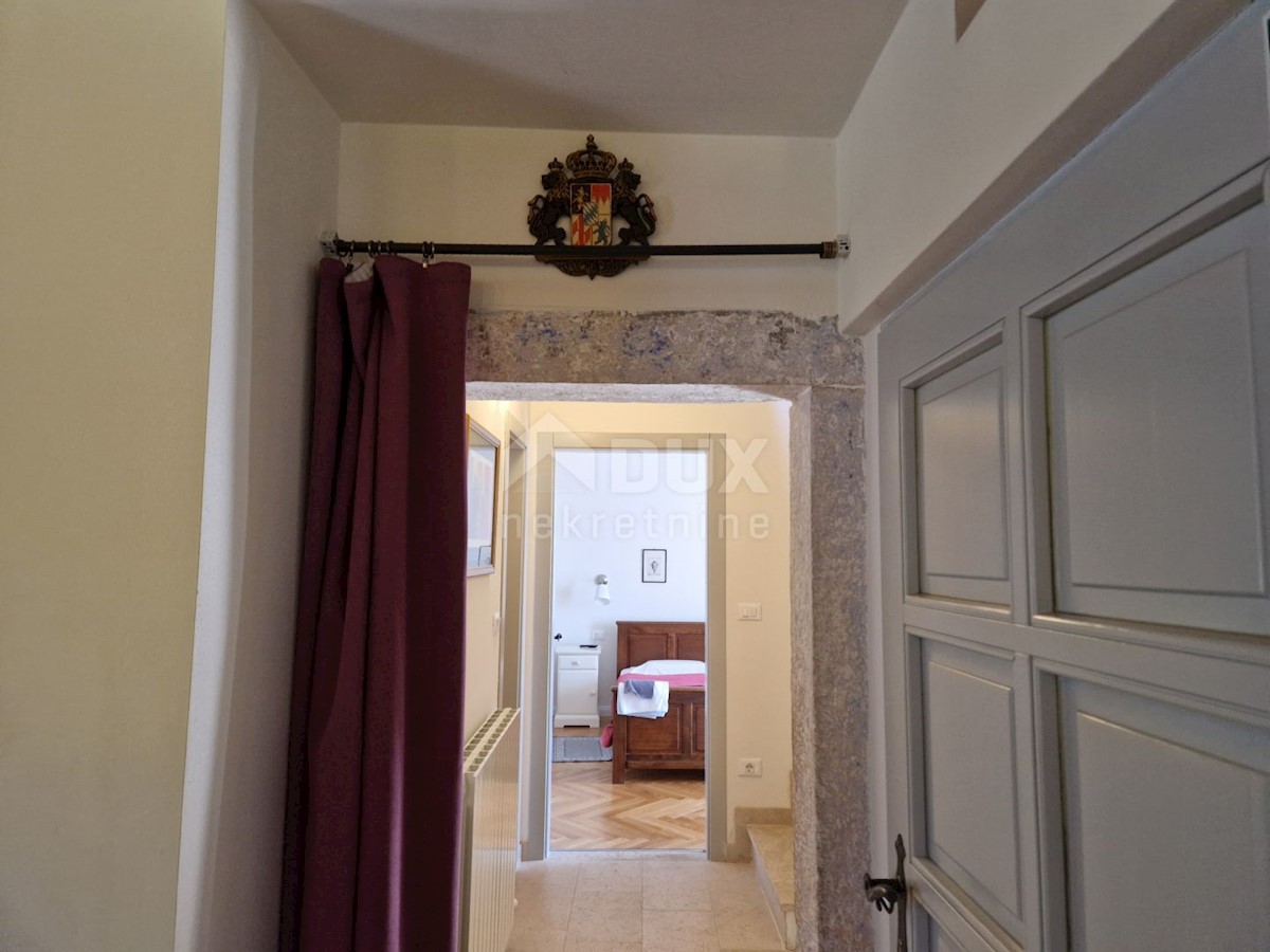 ISTRIA, SVETVINČENAT - Casa istriana in pietra con un appartamento aggiuntivo in una posizione tranquilla