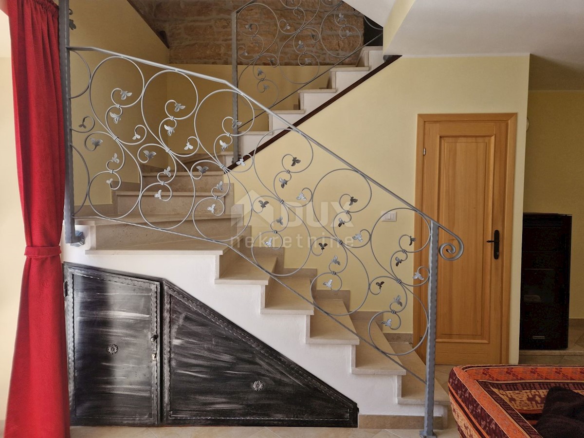 ISTRIA, SVETVINČENAT - Casa istriana in pietra con un appartamento aggiuntivo in una posizione tranquilla
