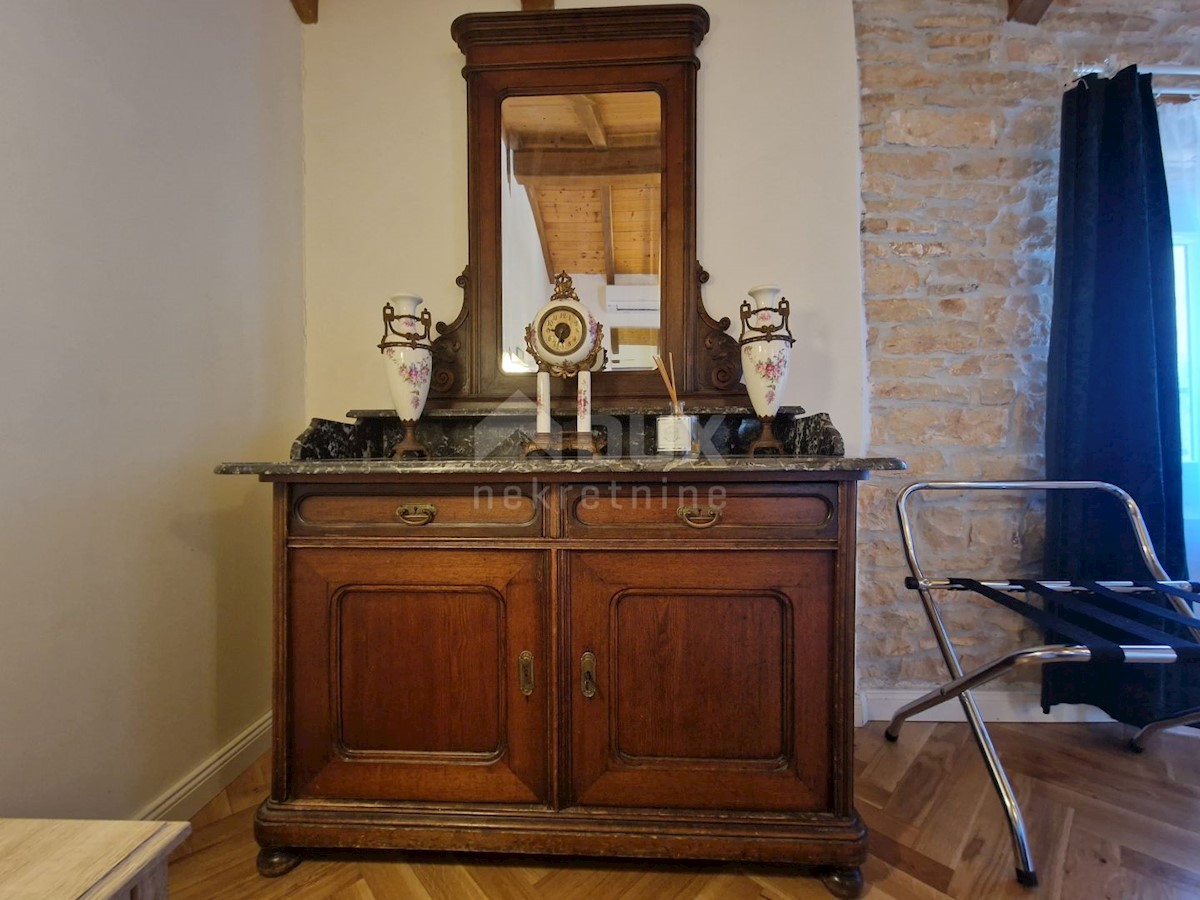 ISTRIA, SVETVINČENAT - Casa istriana in pietra con un appartamento aggiuntivo in una posizione tranquilla