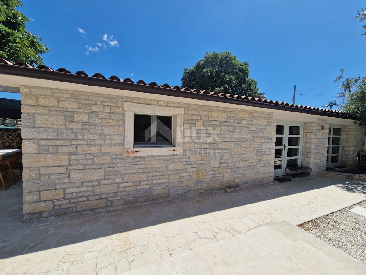 ISTRIA, SVETVINČENAT - Casa istriana in pietra con un appartamento aggiuntivo in una posizione tranquilla