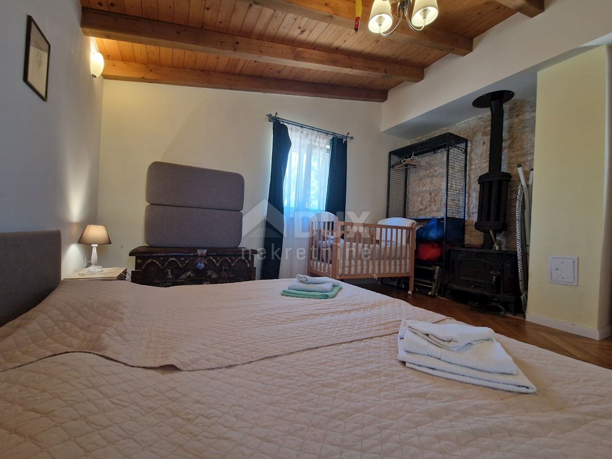 ISTRIA, SVETVINČENAT - Casa istriana in pietra con un appartamento aggiuntivo in una posizione tranquilla