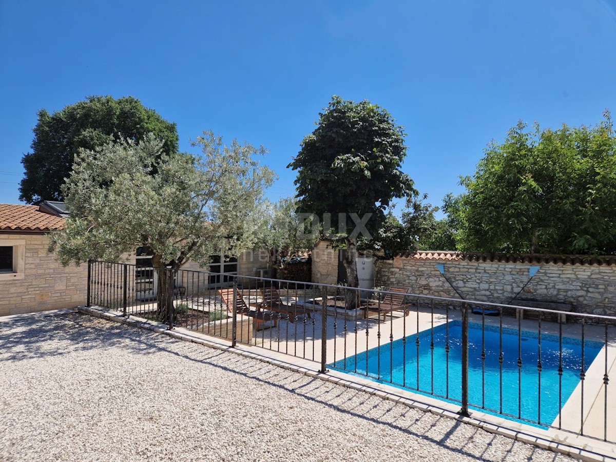 ISTRIA, SVETVINČENAT - Casa istriana in pietra con un appartamento aggiuntivo in una posizione tranquilla
