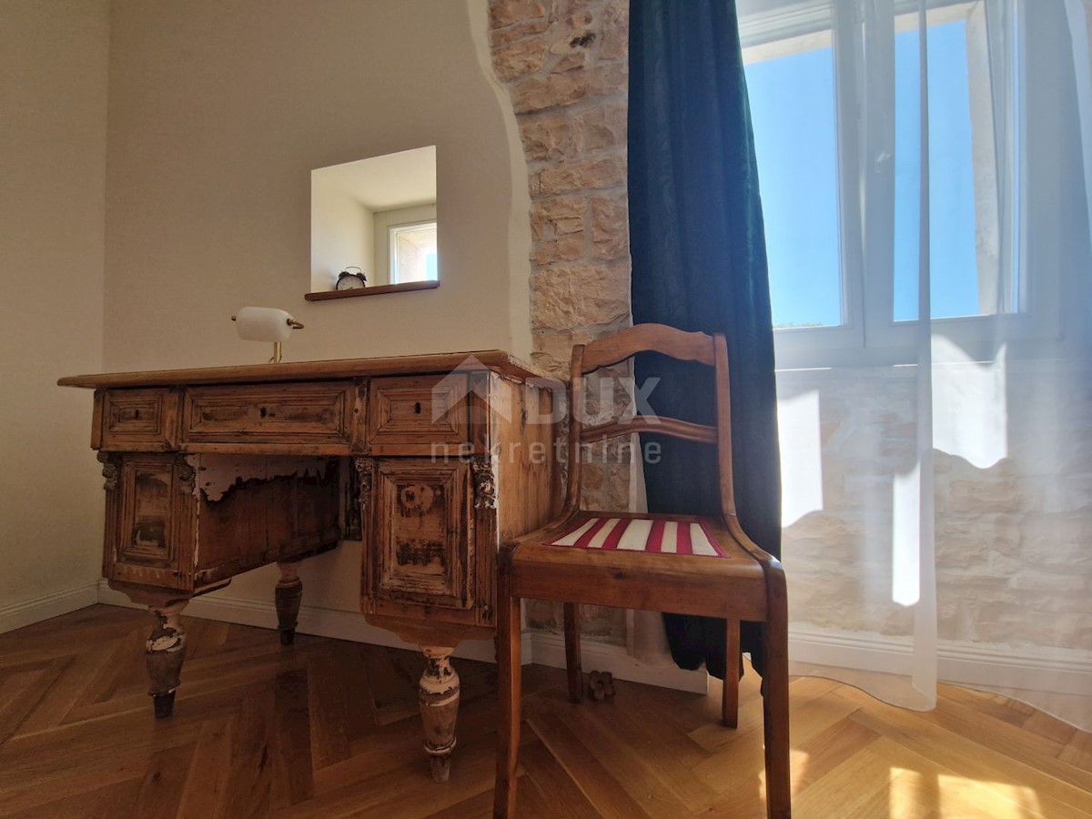ISTRIA, SVETVINČENAT - Casa istriana in pietra con un appartamento aggiuntivo in una posizione tranquilla