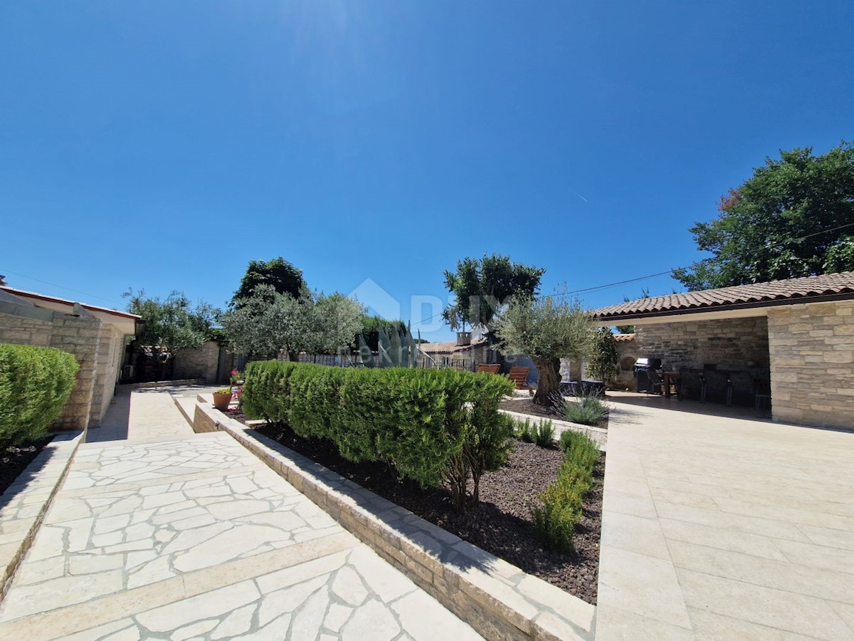 ISTRIA, SVETVINČENAT - Casa istriana in pietra con un appartamento aggiuntivo in una posizione tranquilla