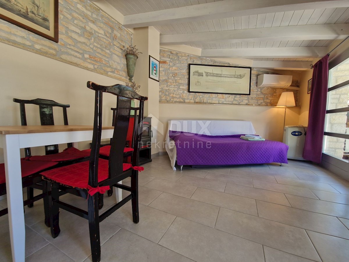 ISTRIA, SVETVINČENAT - Casa istriana in pietra con un appartamento aggiuntivo in una posizione tranquilla