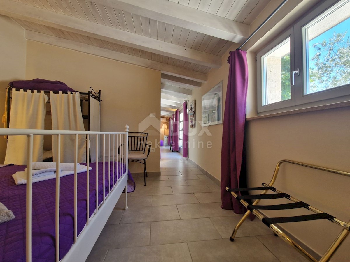 ISTRIA, SVETVINČENAT - Casa istriana in pietra con un appartamento aggiuntivo in una posizione tranquilla