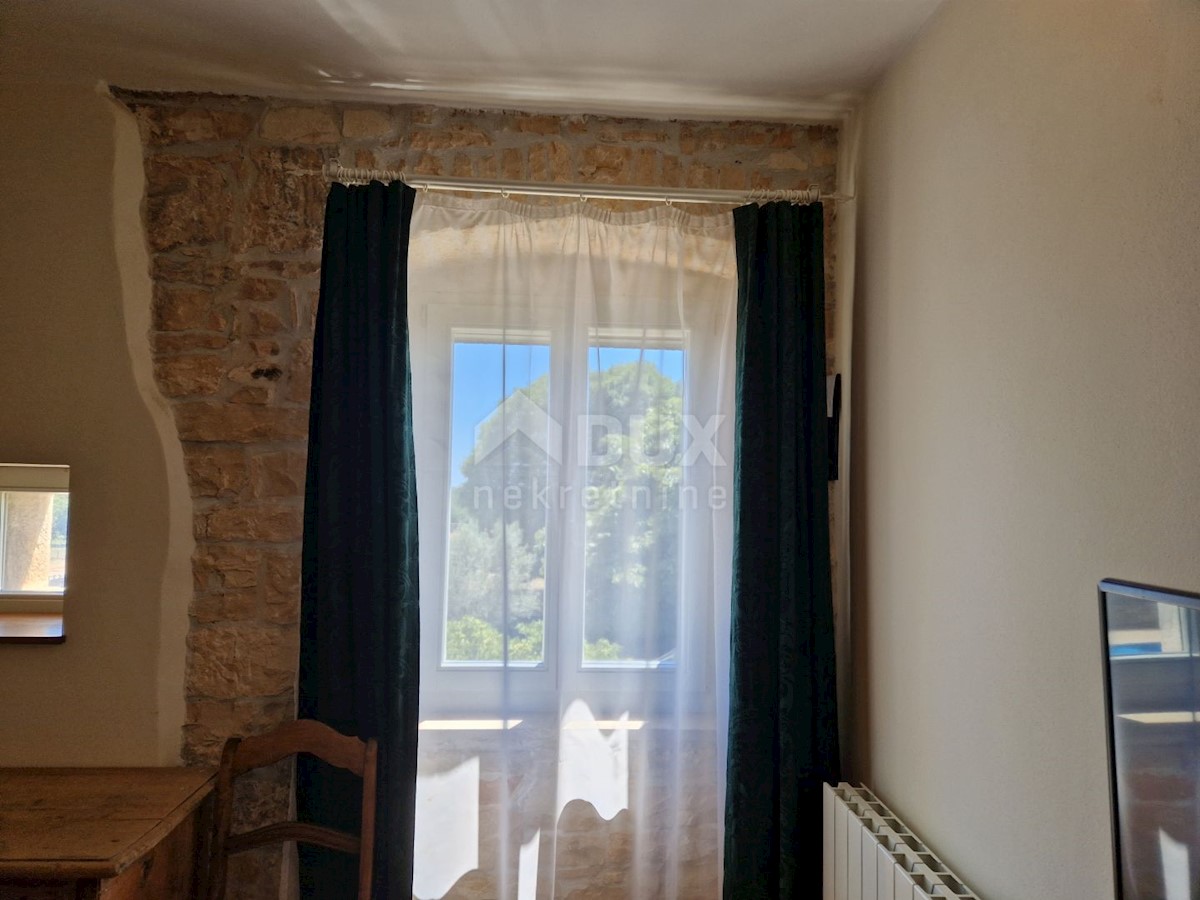 ISTRIA, SVETVINČENAT - Casa istriana in pietra con un appartamento aggiuntivo in una posizione tranquilla