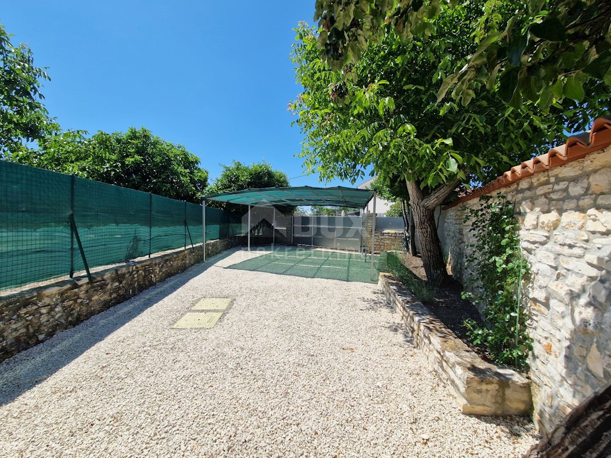 ISTRIA, SVETVINČENAT - Casa istriana in pietra con un appartamento aggiuntivo in una posizione tranquilla