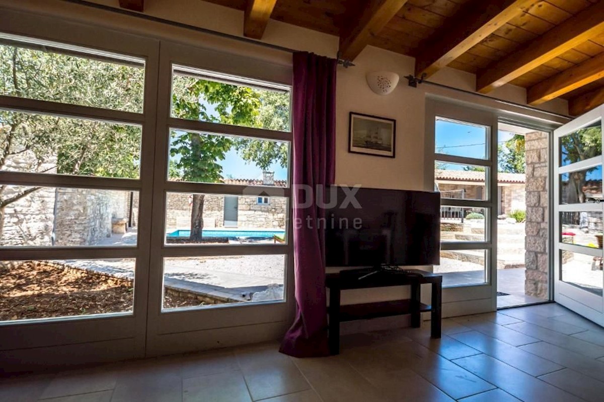 ISTRIA, SVETVINČENAT - Casa istriana in pietra con un appartamento aggiuntivo in una posizione tranquilla