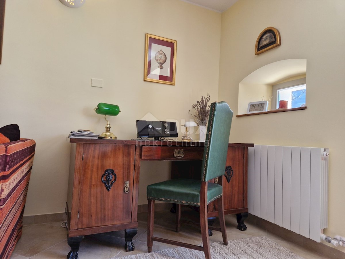 ISTRIA, SVETVINČENAT - Casa istriana in pietra con un appartamento aggiuntivo in una posizione tranquilla