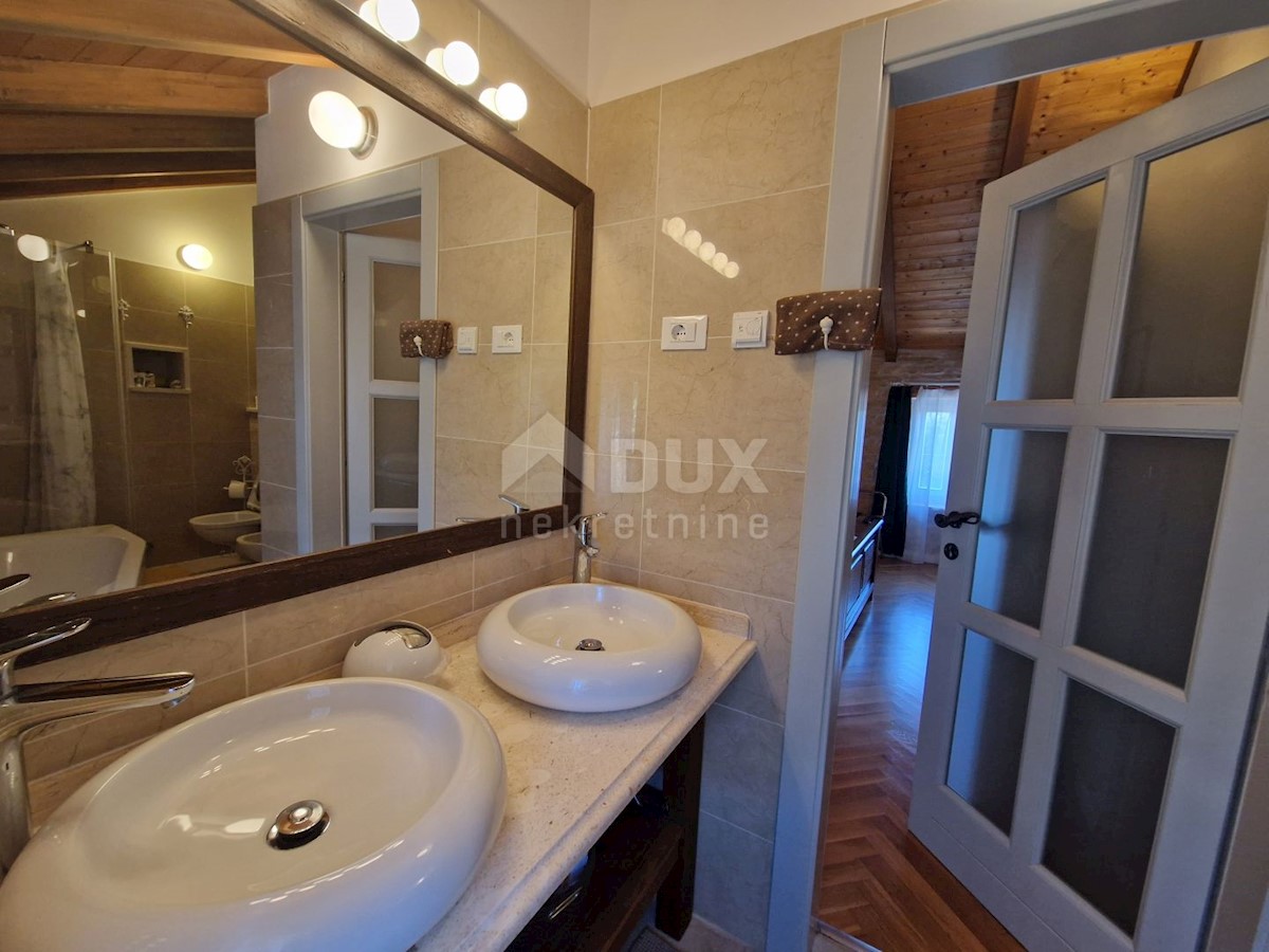 ISTRIA, SVETVINČENAT - Casa istriana in pietra con un appartamento aggiuntivo in una posizione tranquilla