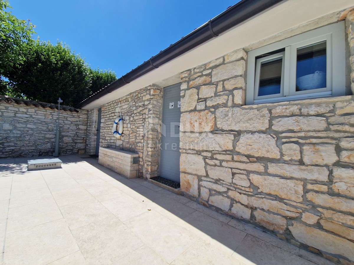 ISTRIA, SVETVINČENAT - Casa istriana in pietra con un appartamento aggiuntivo in una posizione tranquilla