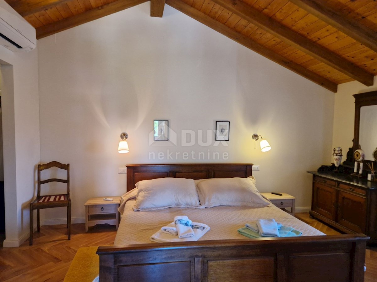 ISTRIA, SVETVINČENAT - Casa istriana in pietra con un appartamento aggiuntivo in una posizione tranquilla