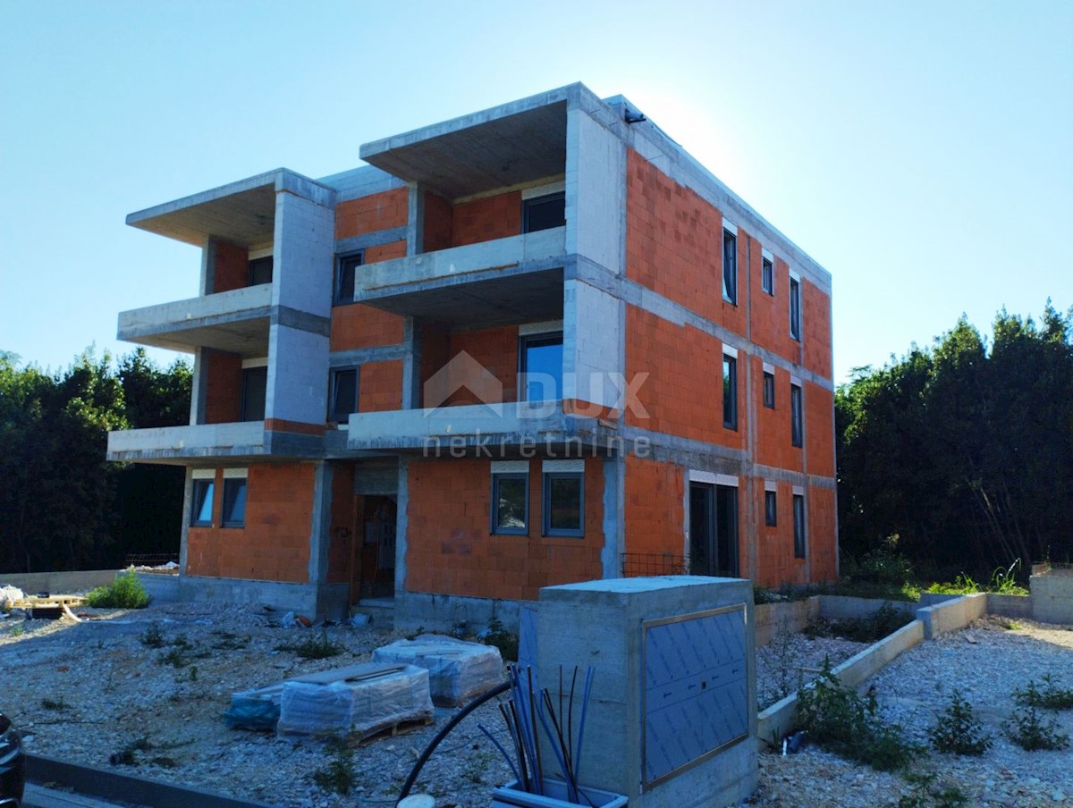 ISTRIA, UMAGO (dintorni) - Moderno appartamento al piano terra a 200m dal mare