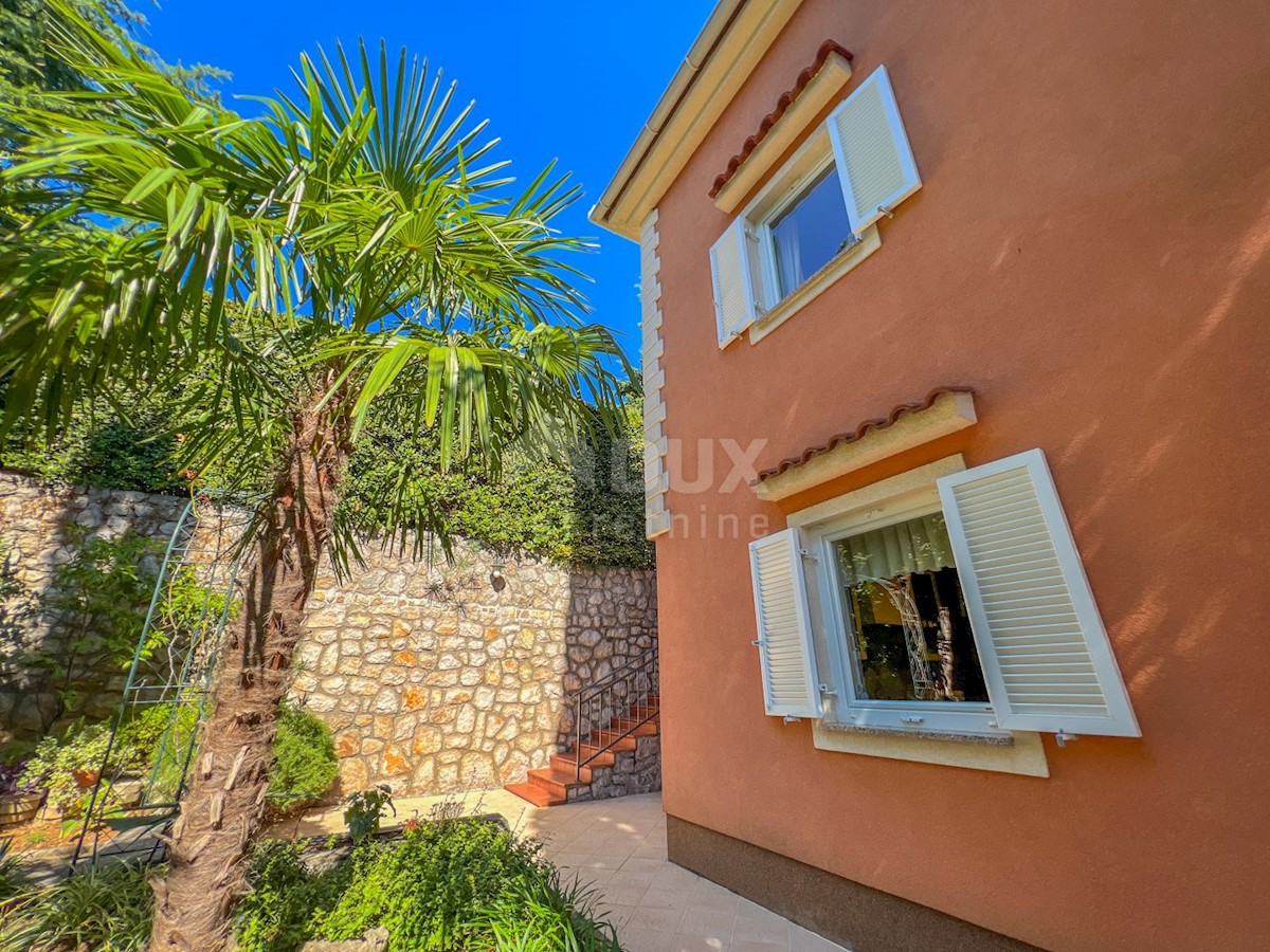 CRIKVENICA, DRAMALJ - villa rustica con giardino romano a soli 250 metri dalla spiaggia, GARAGE, esclusivo