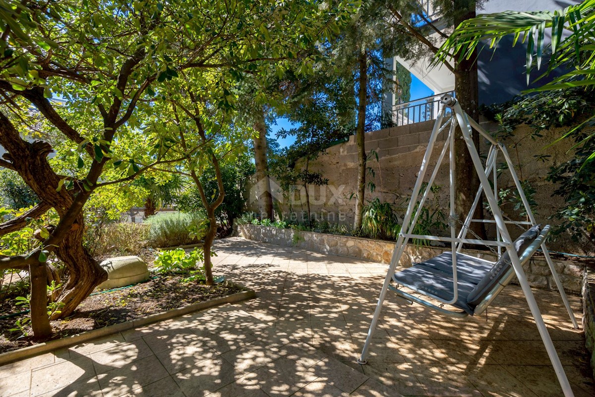 CRIKVENICA, DRAMALJ - villa rustica con giardino romano a soli 250 metri dalla spiaggia, GARAGE, esclusivo