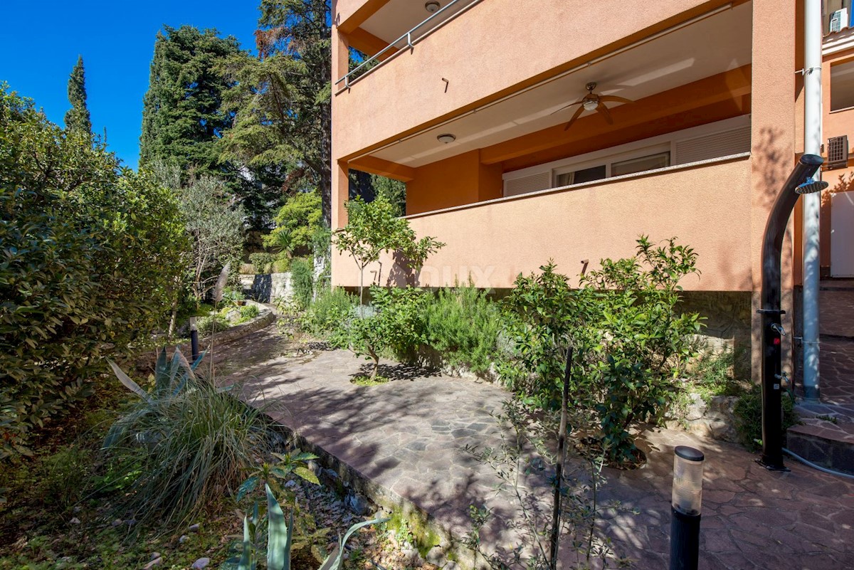 CRIKVENICA, DRAMALJ - villa rustica con giardino romano a soli 250 metri dalla spiaggia, GARAGE, esclusivo