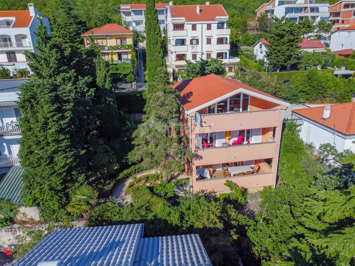 CRIKVENICA, DRAMALJ - villa rustica con giardino romano a soli 250 metri dalla spiaggia, GARAGE, esclusivo