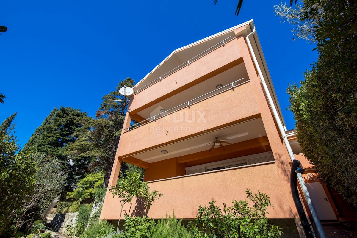 CRIKVENICA, DRAMALJ - villa rustica con giardino romano a soli 250 metri dalla spiaggia, GARAGE, esclusivo