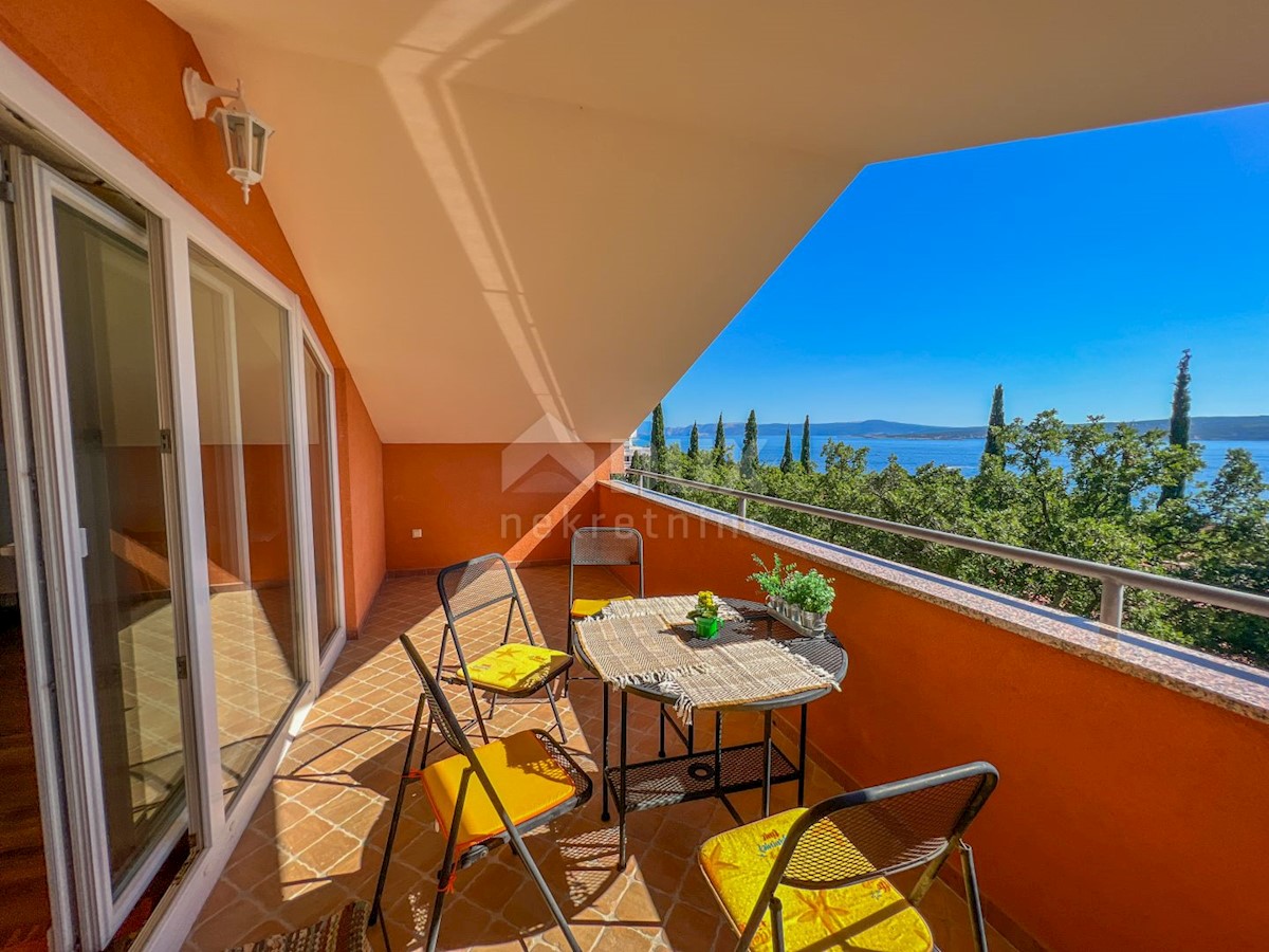 CRIKVENICA, DRAMALJ - villa rustica con giardino romano a soli 250 metri dalla spiaggia, GARAGE, esclusivo